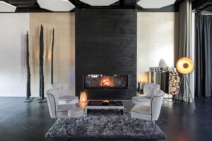 Stilvolle Kaminecke mit modernem Design