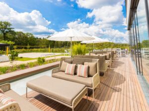 Komfortable Sonnenliegen auf der Terrasse