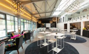 Modernes Eventloft mit vielseitigem Raumkonzept