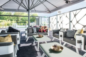 Überdachte Lounge-Terrasse des Percumas